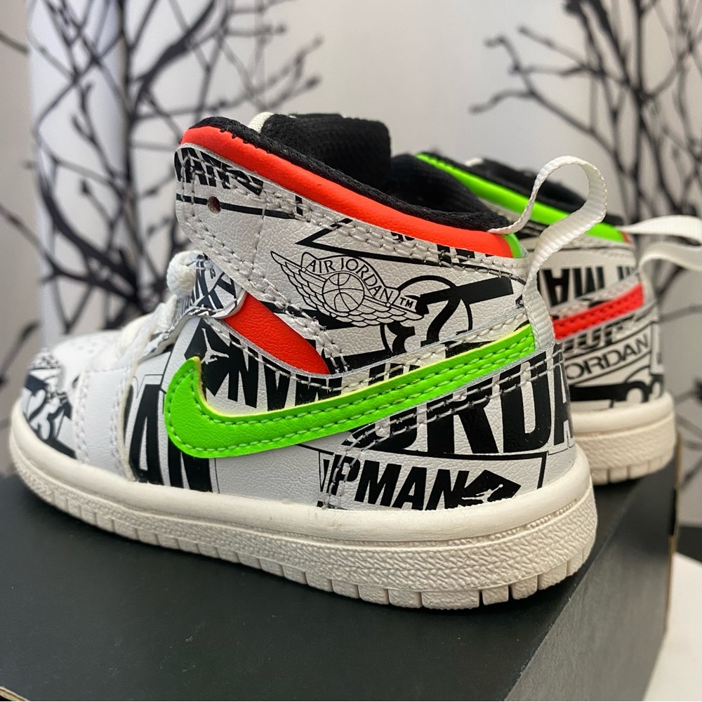 Nike Air Jordan 1 Mid White and Green Graffiti Sneakers kids size 6c - Picture 3 of 14